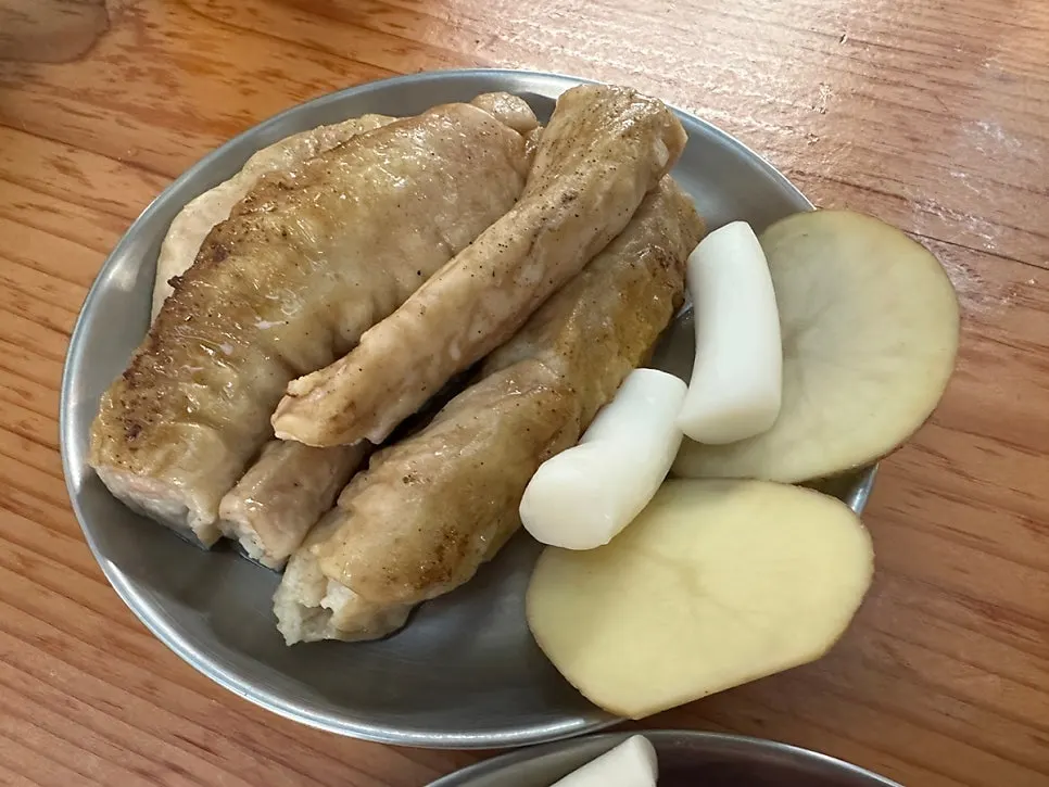 Thick Iberico makchang served pre-grilled