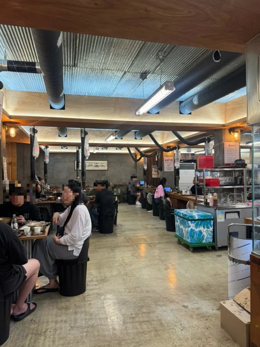 Full-house atmosphere at Supbul Makchang