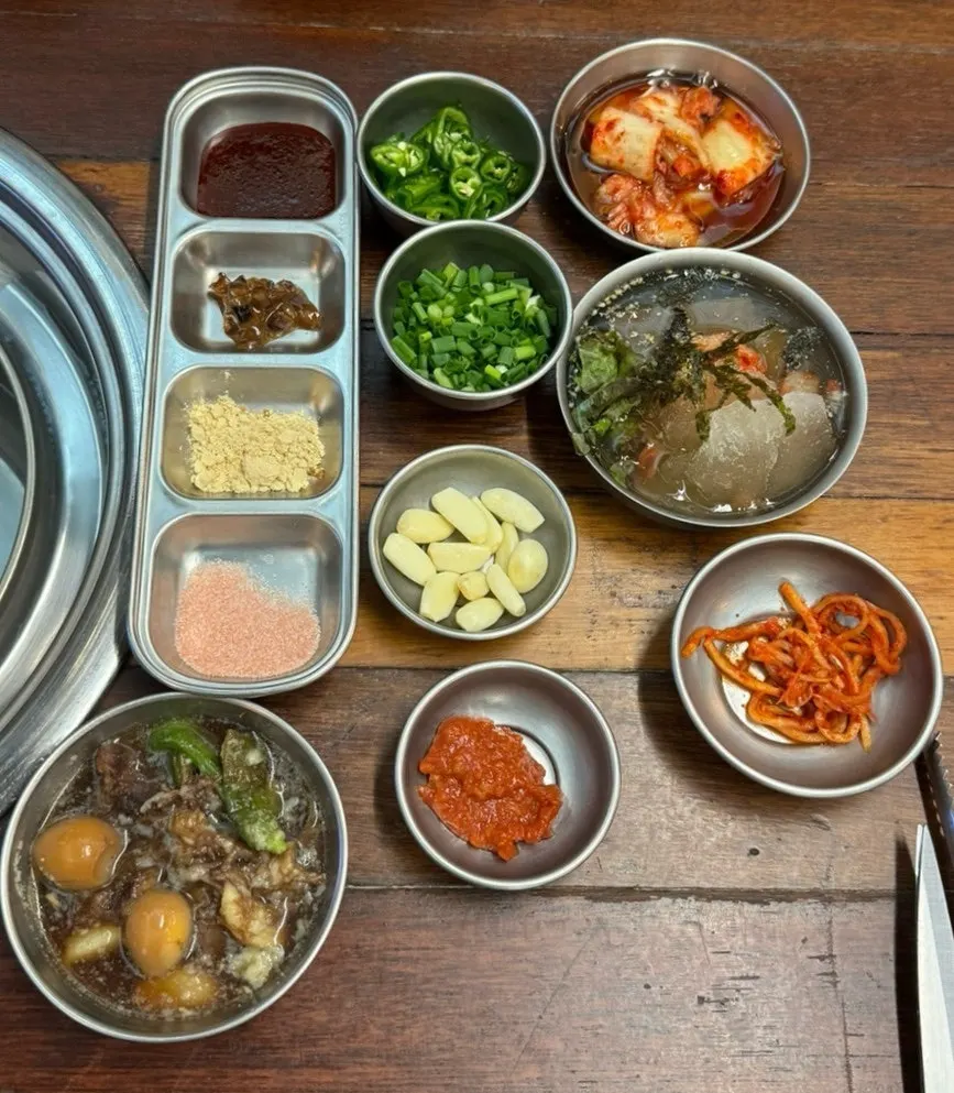 Self-serve bar for basic side dishes