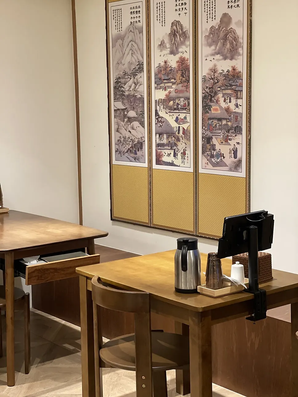 Hip interior atmosphere at Uldong Bossam