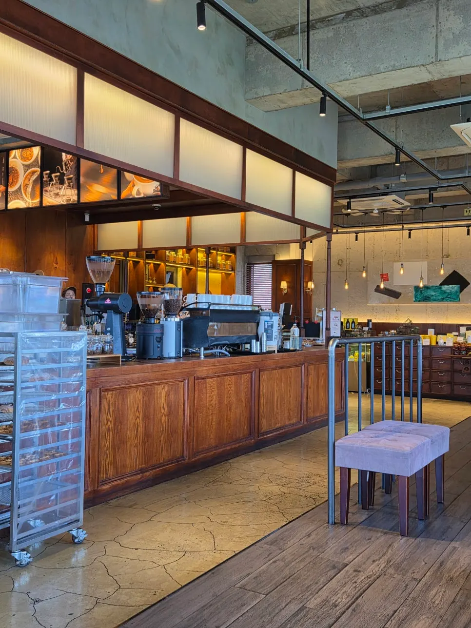 Coffee and drink-making bar
