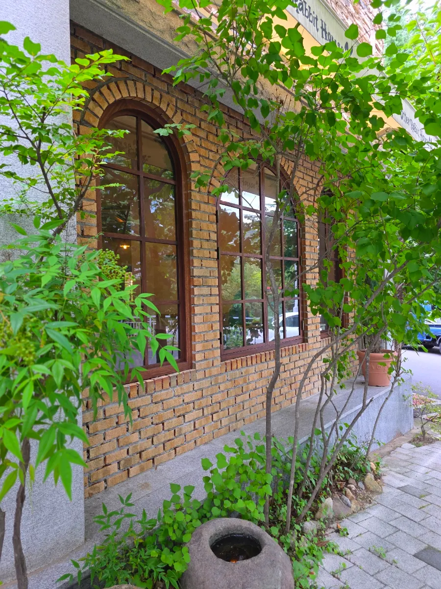 Otter Rabbit House café exterior blending with nature