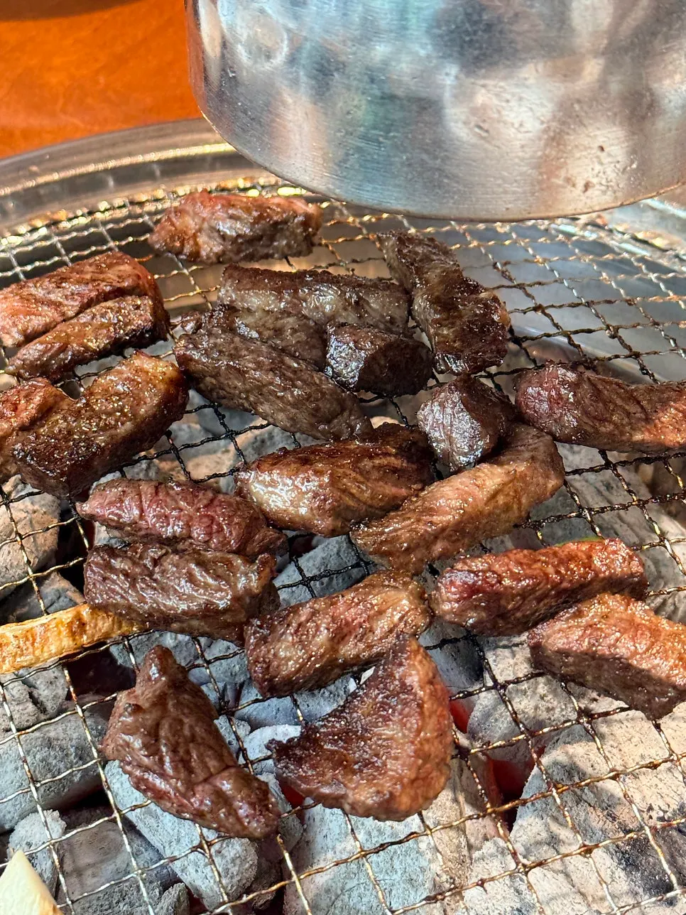 꽃갈비살 식사 장면