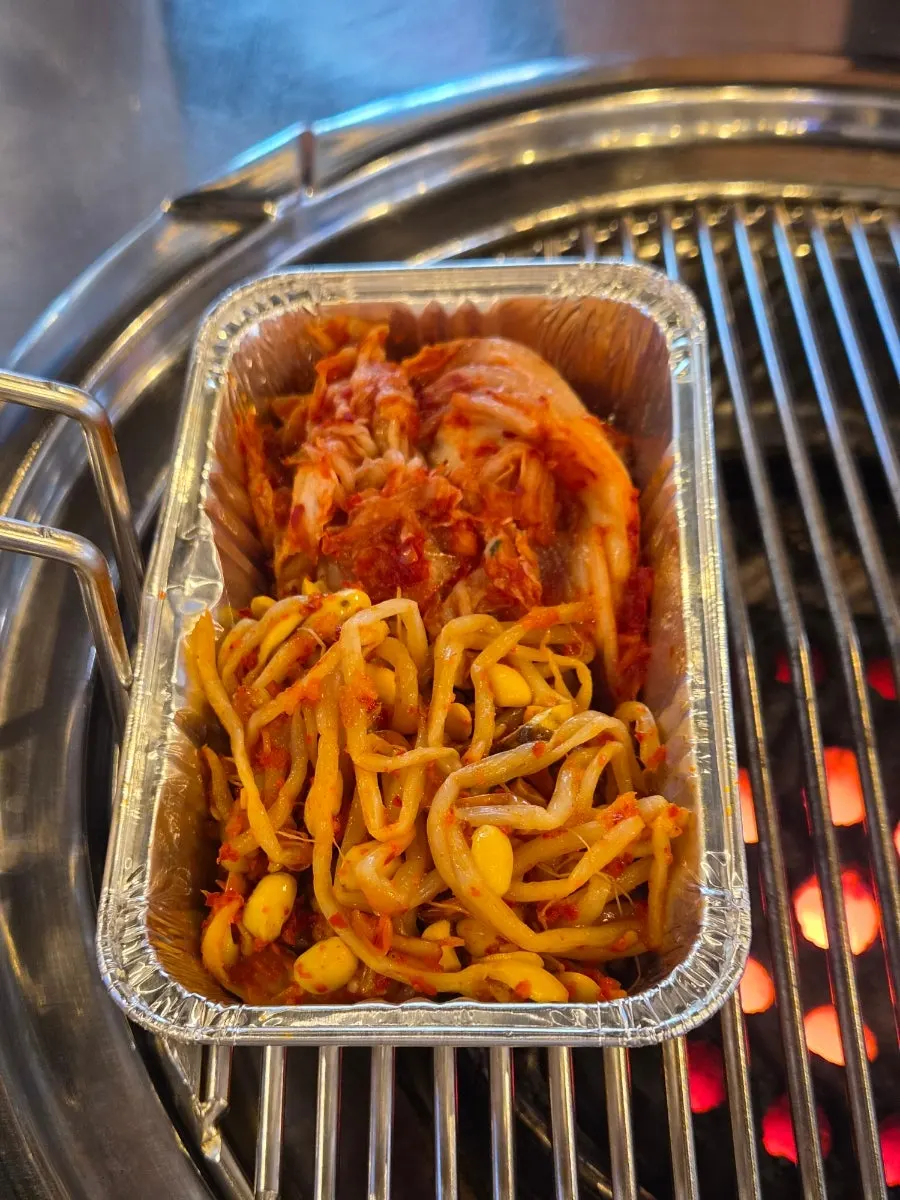 Cheongyang chili peppers and self-serve side dish corner