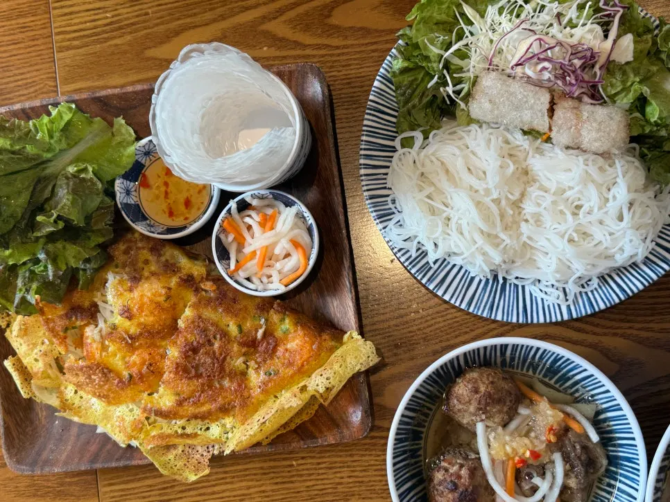 Bún chả with charcoal-grilled meat and fish sauce