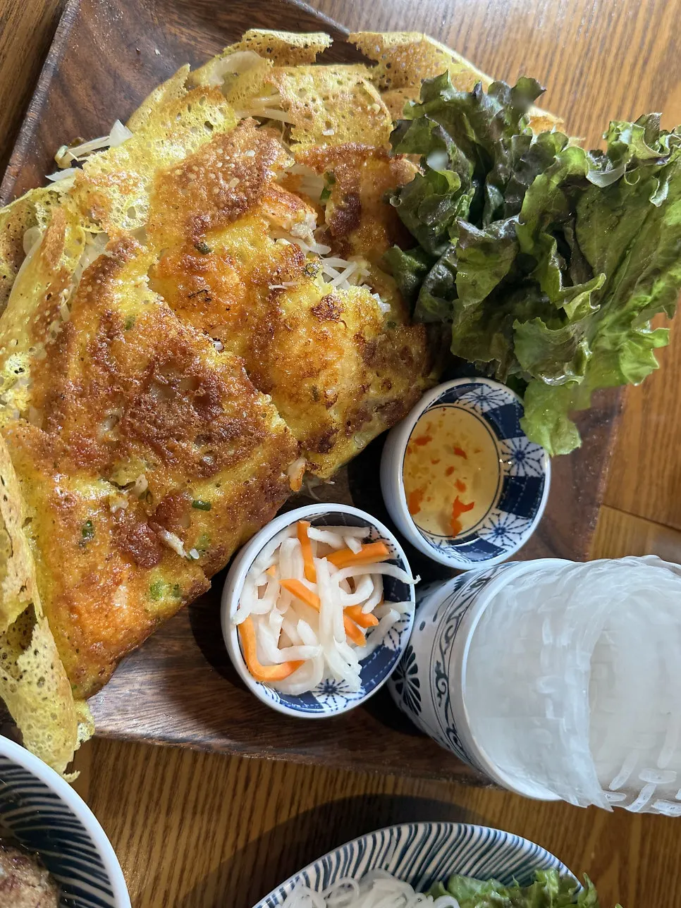 エビと肉が入ったバインセオ