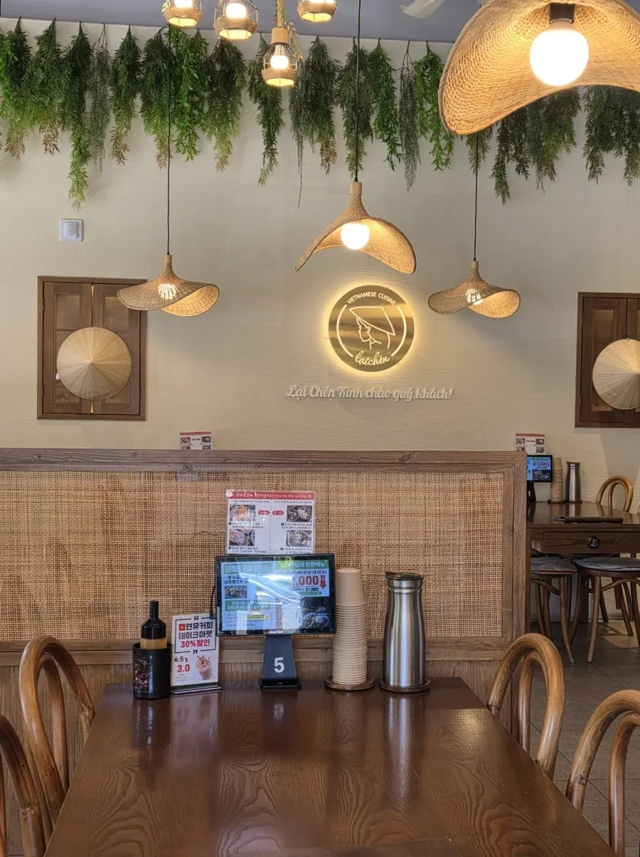 Wood-toned interior at Raichen Chilgok Branch