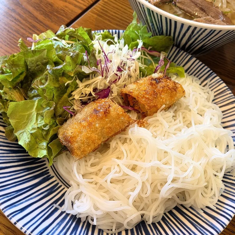 Charcoal-grilled bún chả and sauce