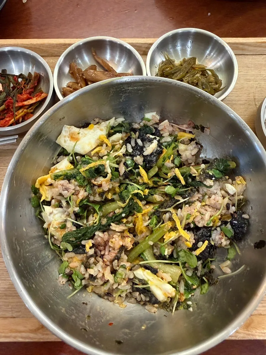 Components of the yeolmu bibimbap set