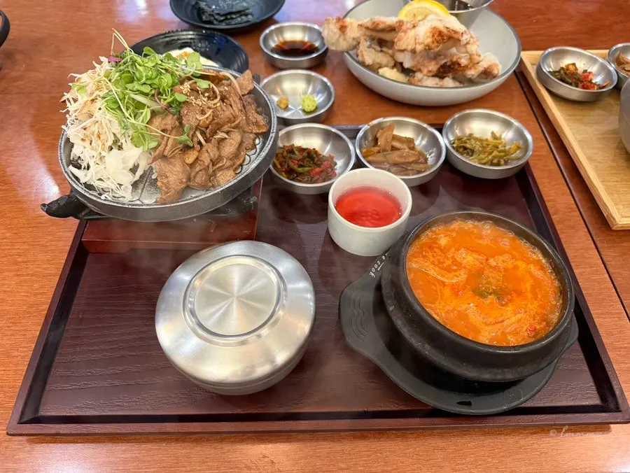 Full fire-grilled pork bulgogi Korean set meal