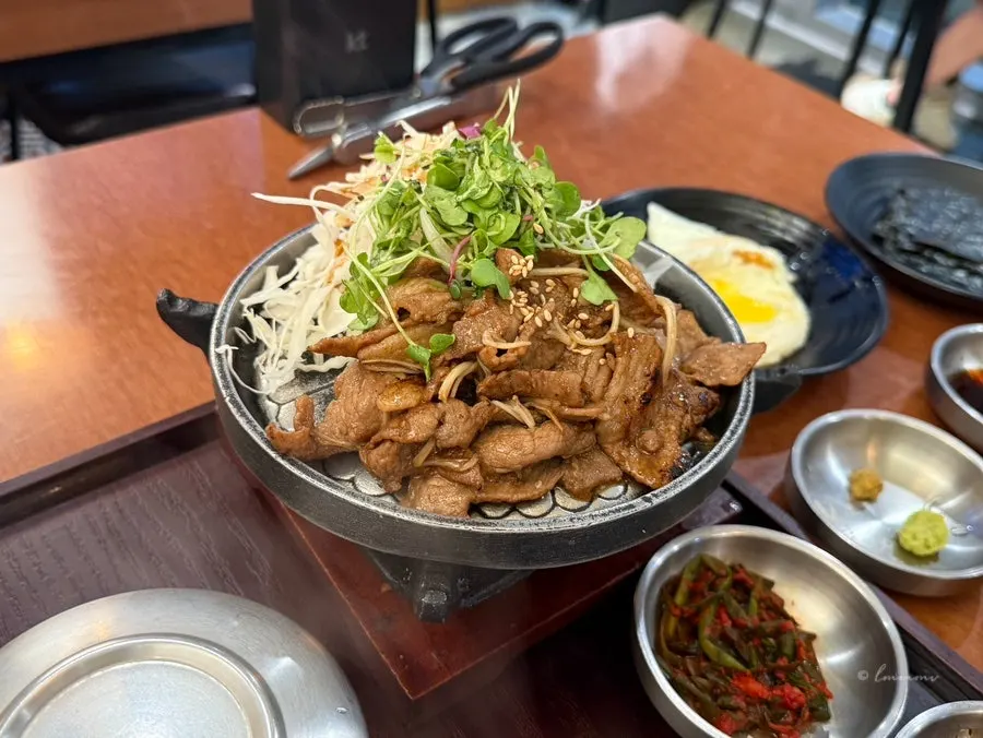 Cafe Dongyi Korean set meal spread