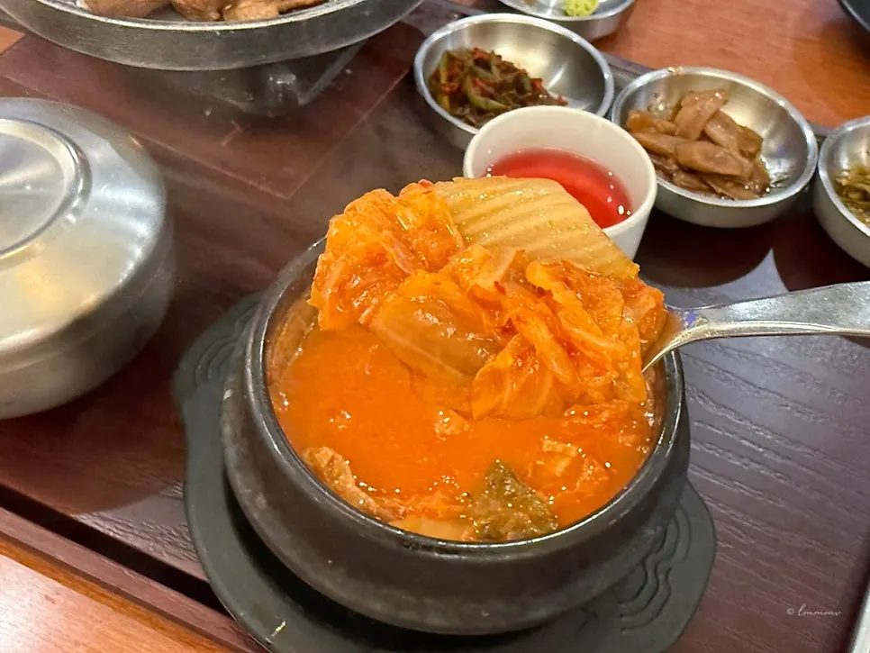 Korean set meal side dishes and kimchi stew