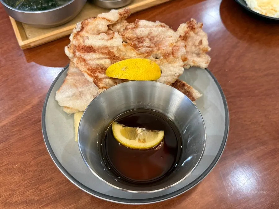 Large pieces of pork tangsuyuk