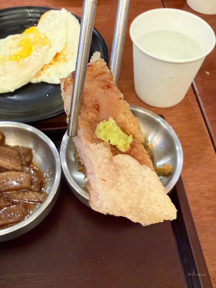 Tangsuyuk served with sauce