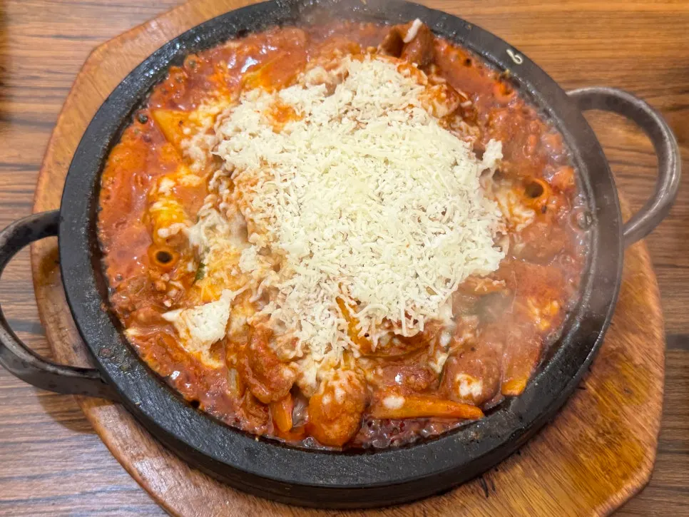 Spicy pork combined with cream