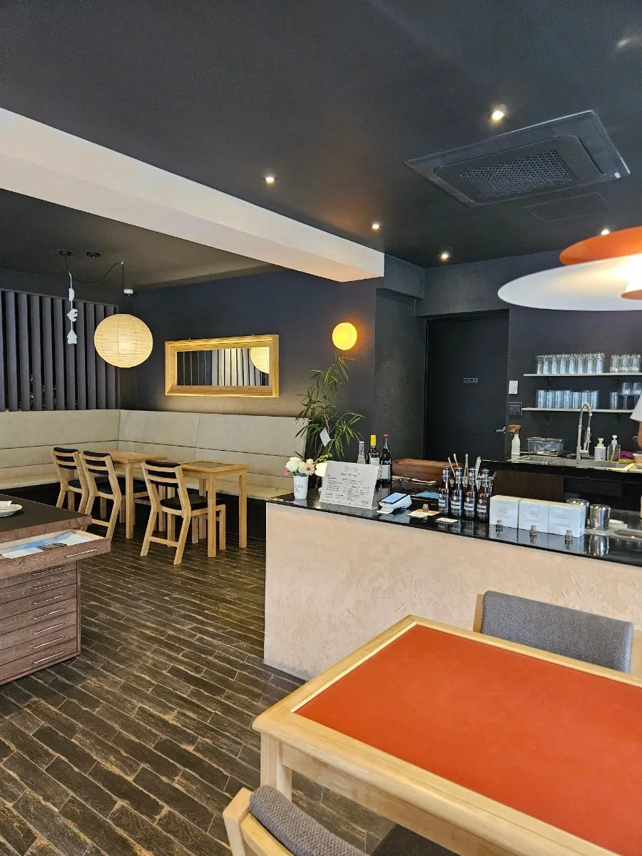 Dento’s calm café atmosphere