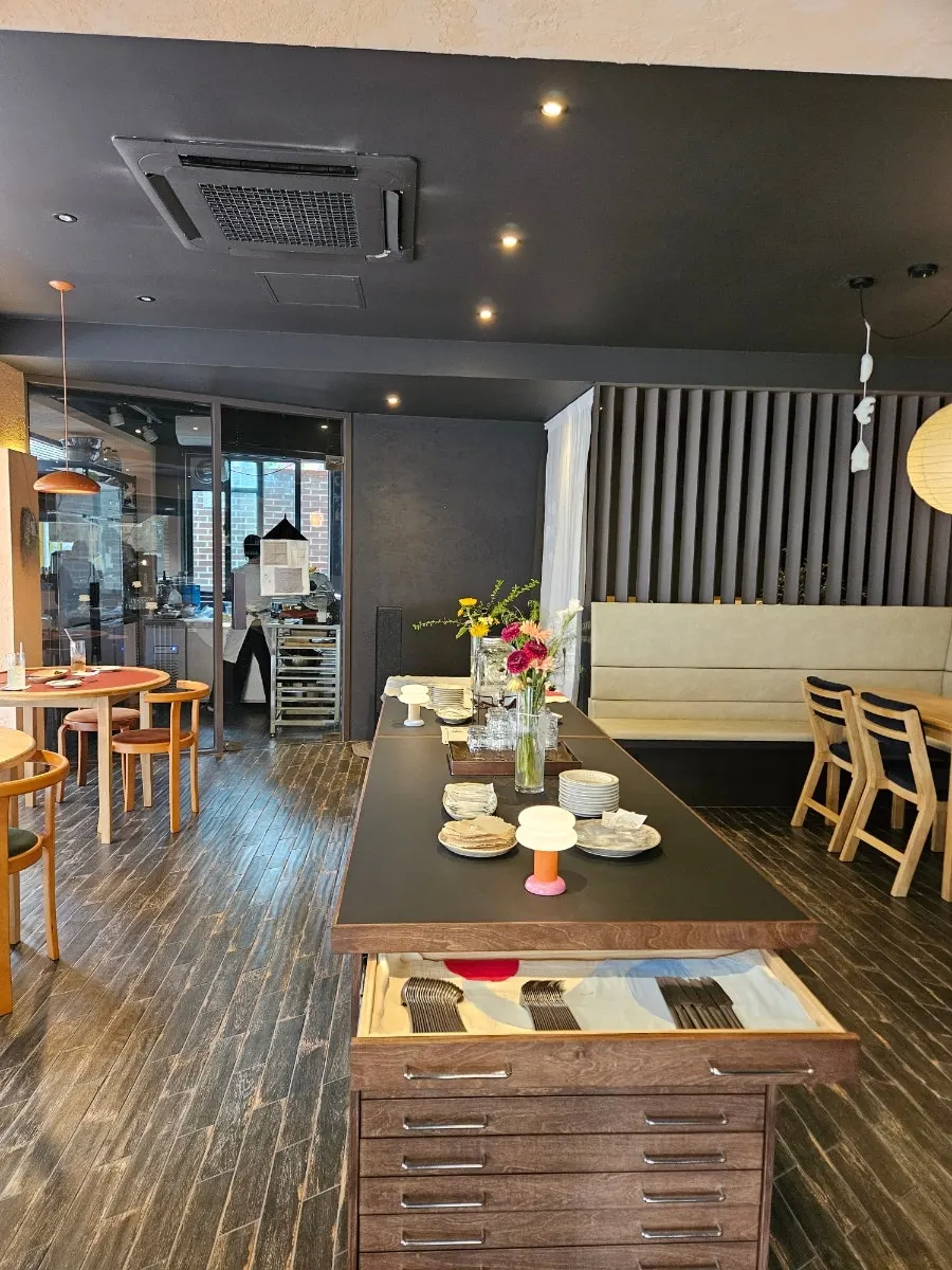 Atmospheric space at Dento in Daebong-dong