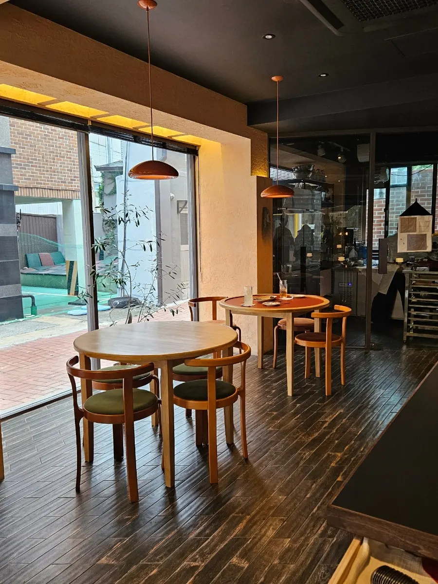 Warm atmosphere at Dento café
