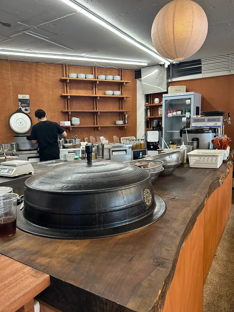 Open kitchen at Hyangtaek Daebong Branch