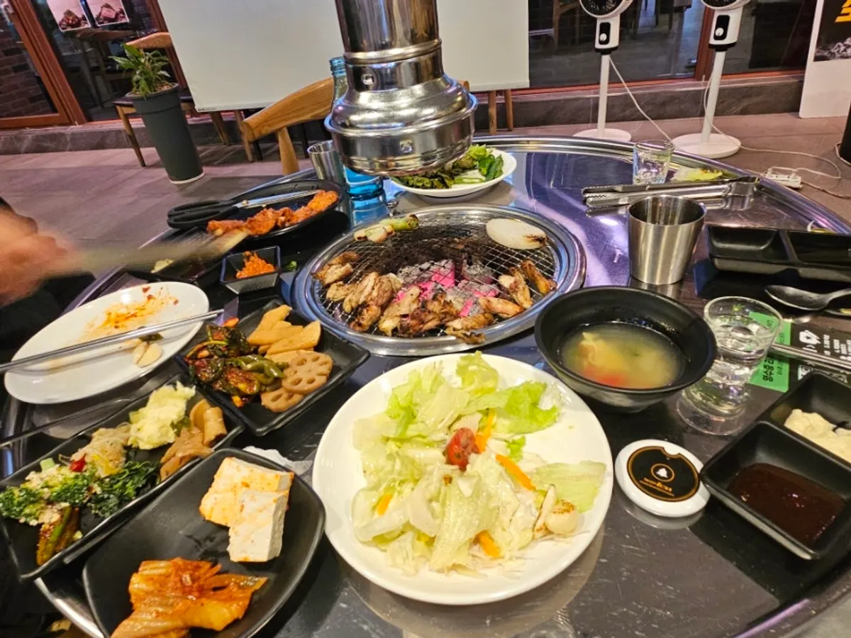A full spread of charcoal-grilled chicken at Hyeongnim Dakgui Daemyeong-dong Gyeongdae branch