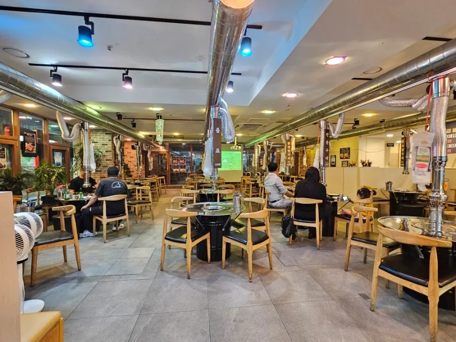 All-you-can-eat self-bar positioned right at the entrance