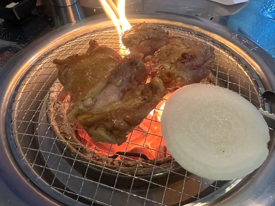 숯불에 구워지는 형님닭구이 닭구이