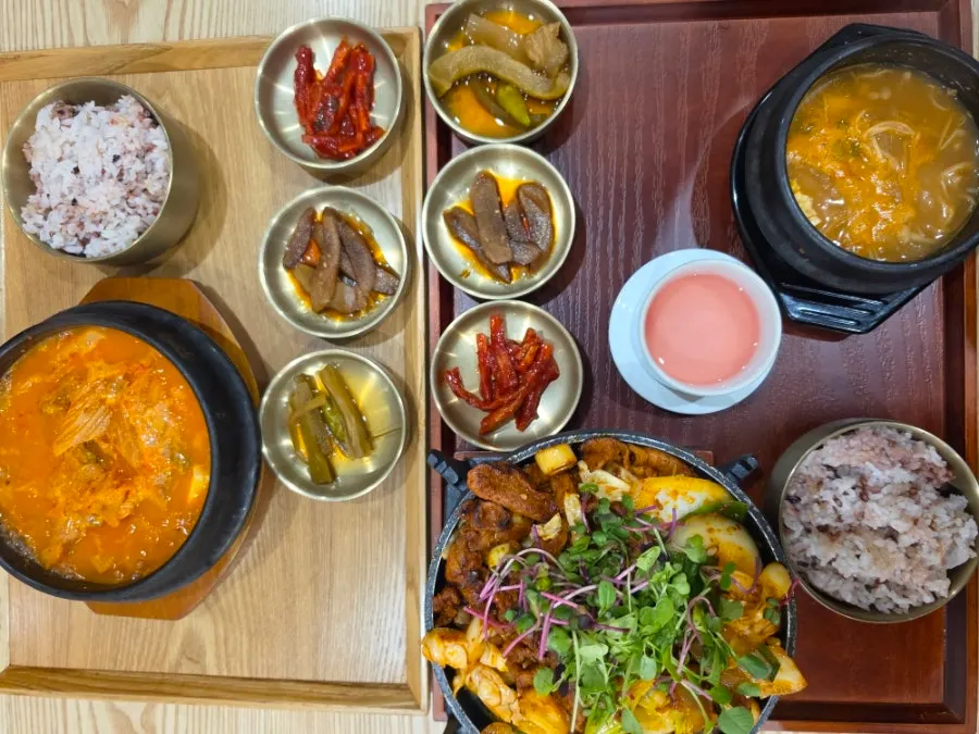 Visit to a Korean restaurant in Daemyeong-dong