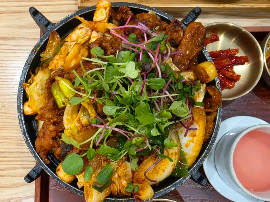 Charcoal-grilled spicy pork Korean set meal
