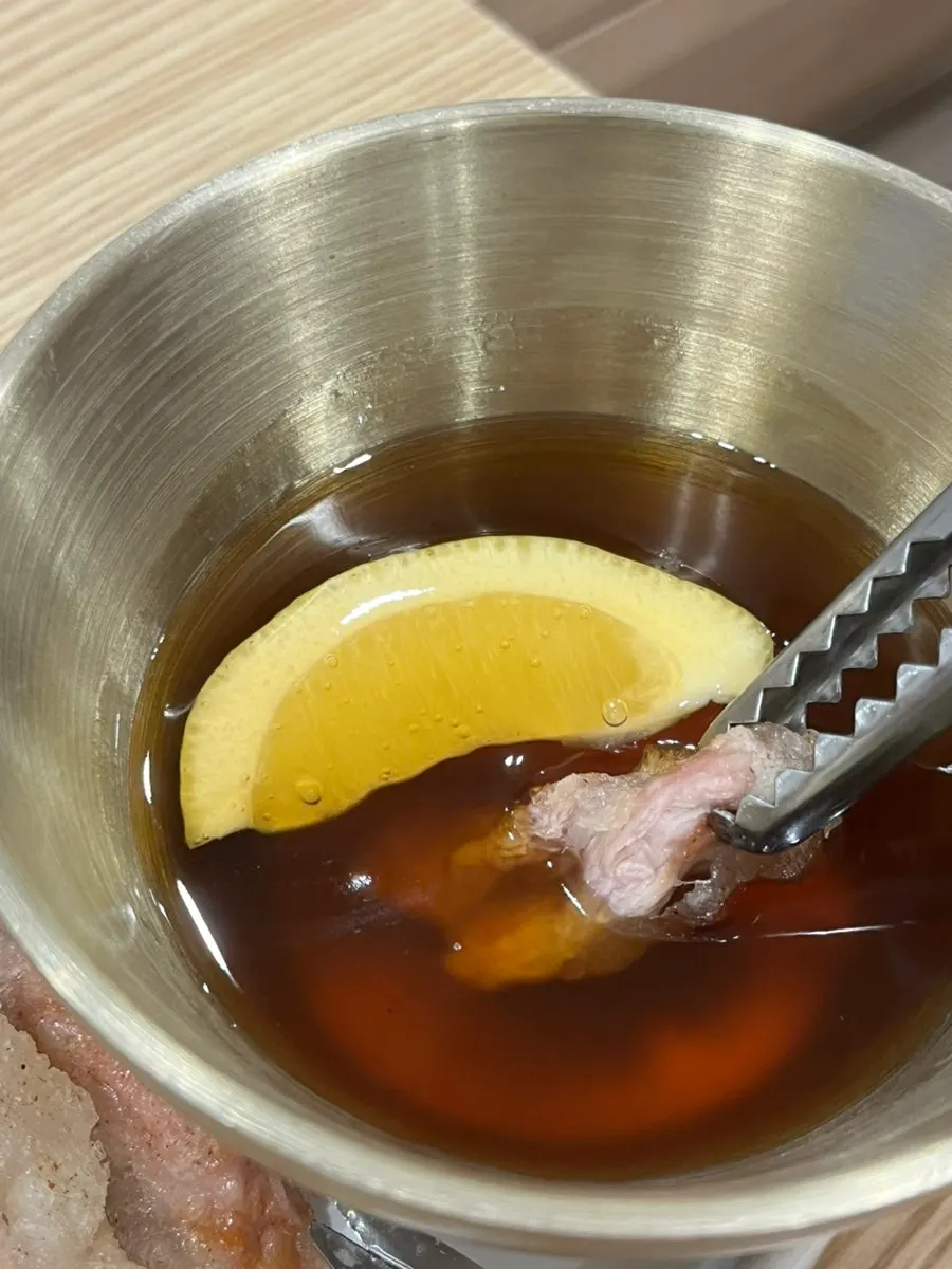 셀프바에서 가져온 김과 밥 한 공기