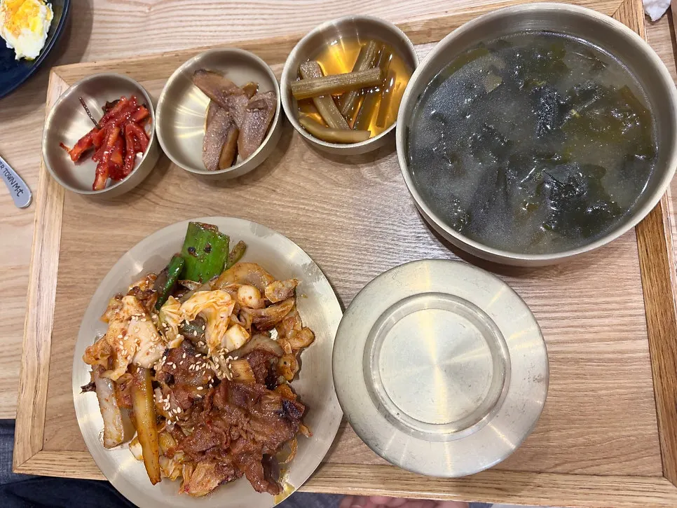 직화돼지불고기 한식 밥상