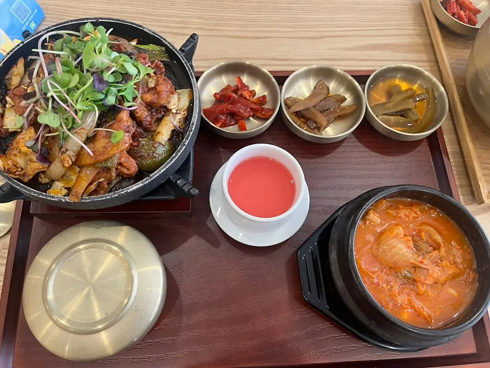 Individual-brazier grandma's stir-fried octopus set meal