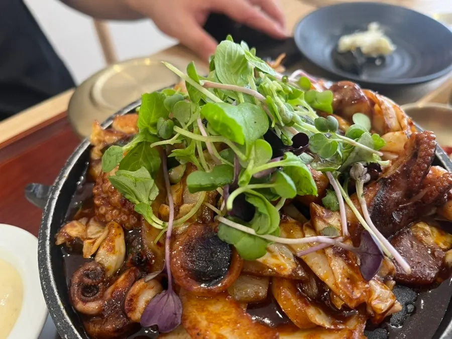 Stir-fried octopus with rice cakes