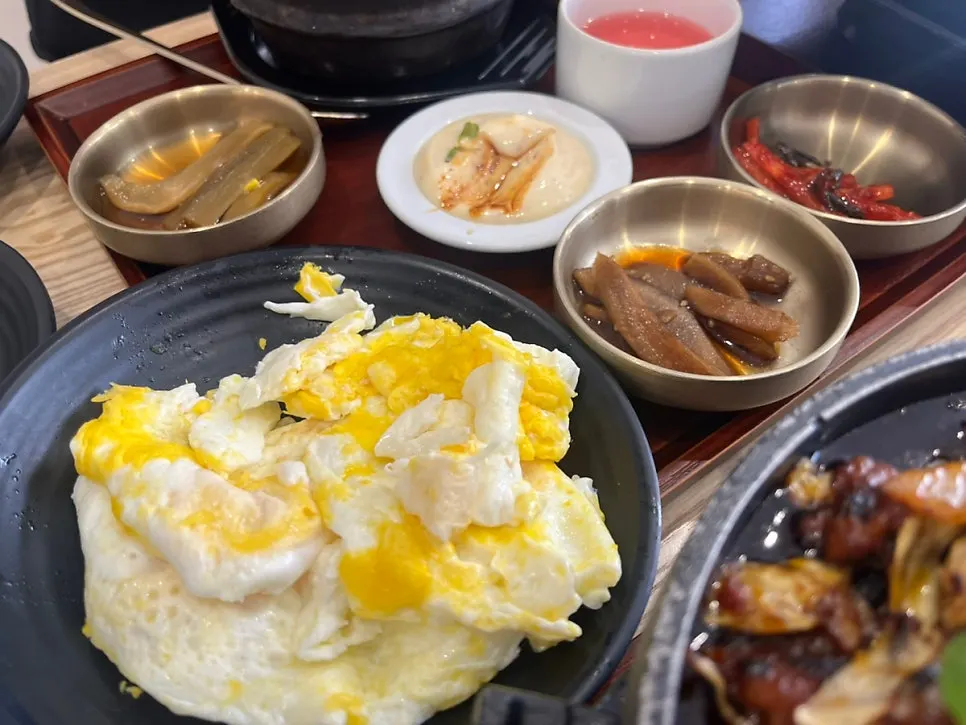 A bowl of tuna yeolmu bibimbap
