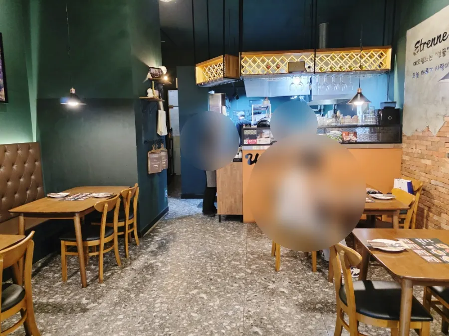 Chic and classic interior of Etrenne Jukjeon Branch