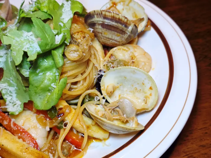 Shanghai pasta with smoky dried-chili flavor