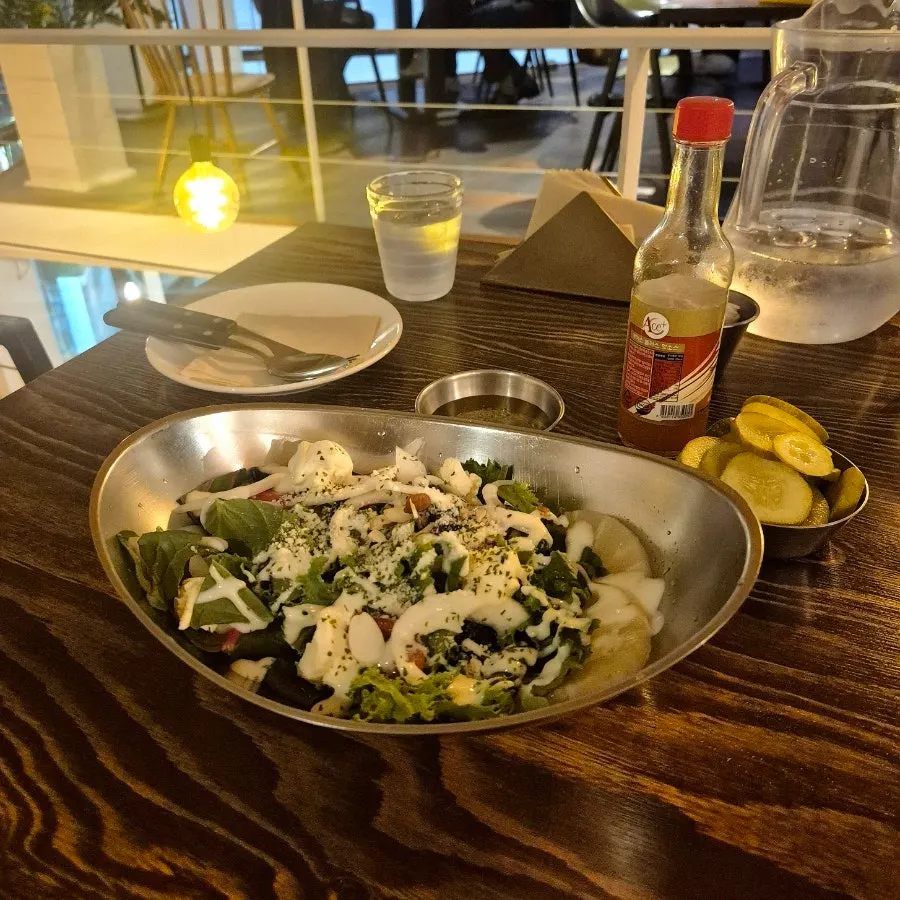 Salad and pasta included in the pizza set