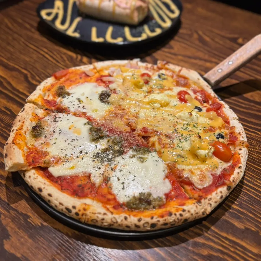 Cream cheese tomato and Margherita half-and-half pizza
