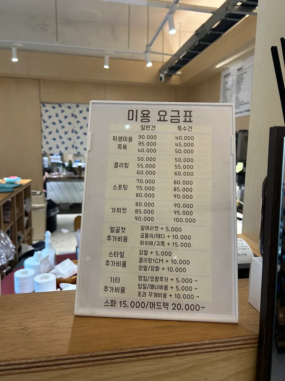 干净整洁的深浪屋咖啡厅空间