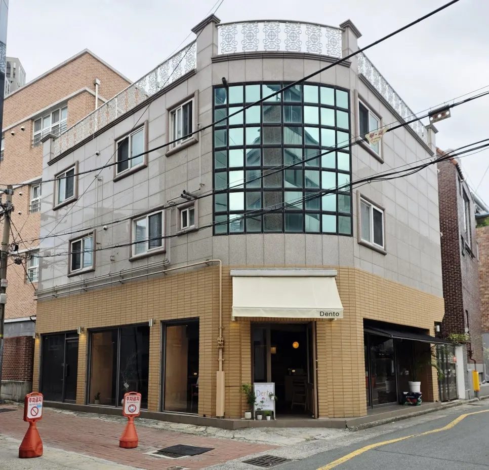 The space at Dento, a brunch café in Bongsan-dong