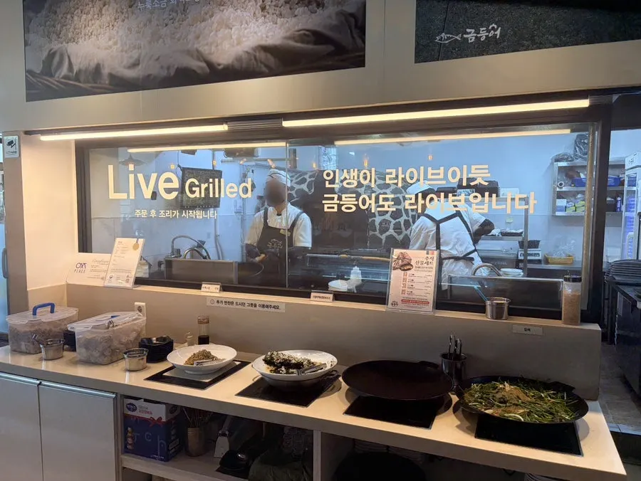 Refillable banchan display at the self-serve bar