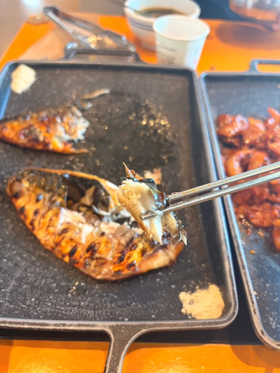Nuruk salt served alongside the mackerel