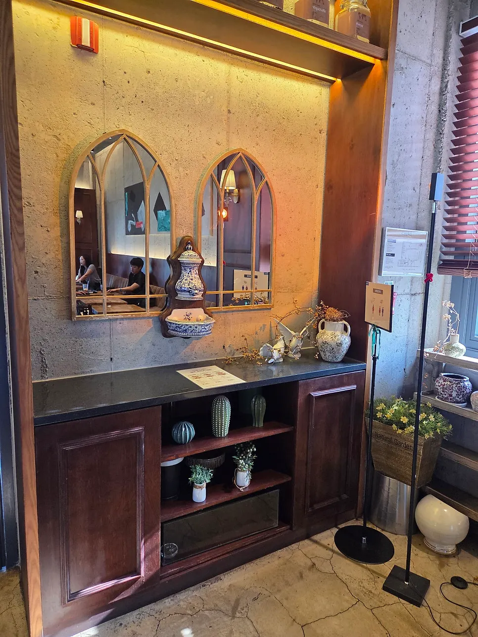 Café interior with antique accessories