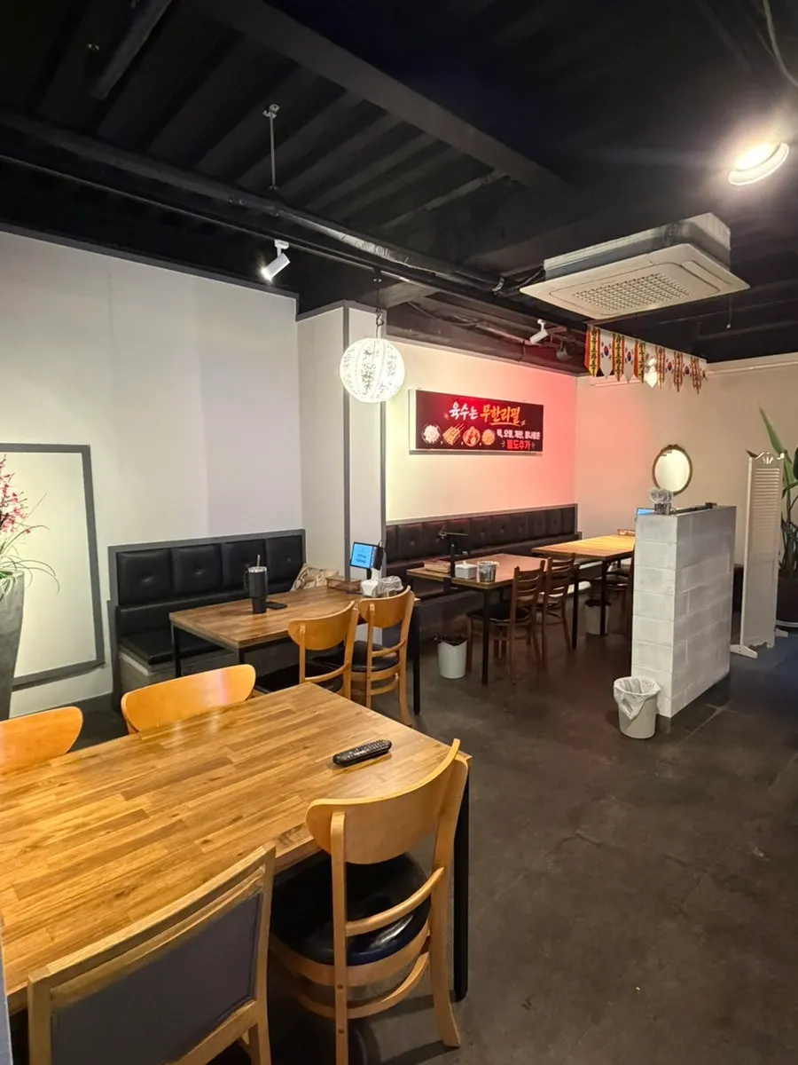 Interior of Eomuk Pocha Tong with a pocha atmosphere