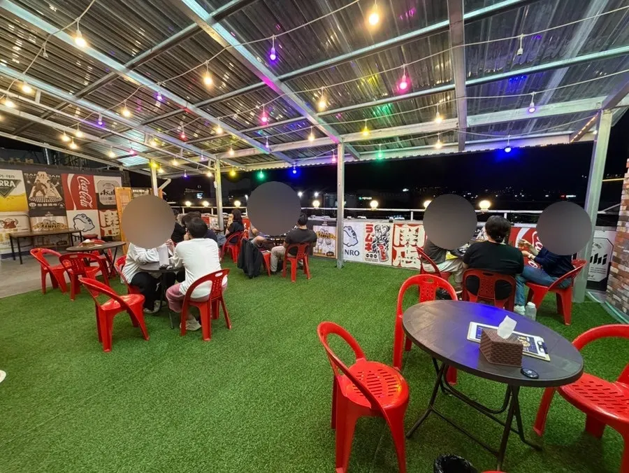 Outdoor yajang seating at Eomuk Pocha Tong