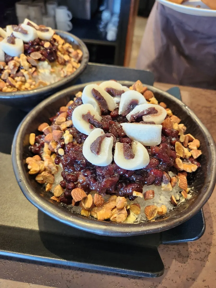 Brunch atmosphere at a Dongchon Resort café