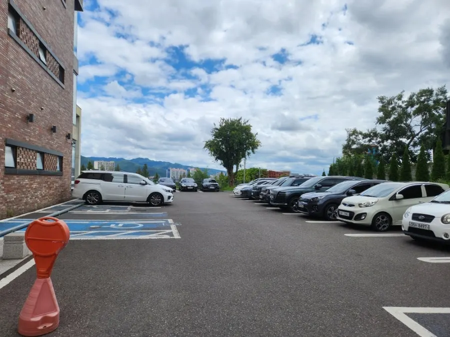 Dedicated café parking information
