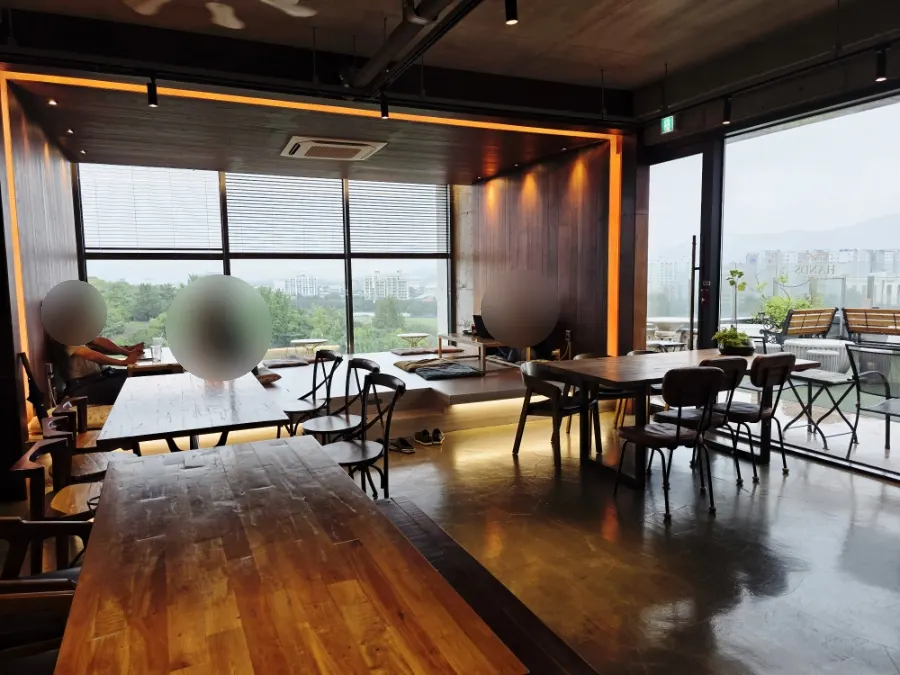 Café space with a calm atmosphere