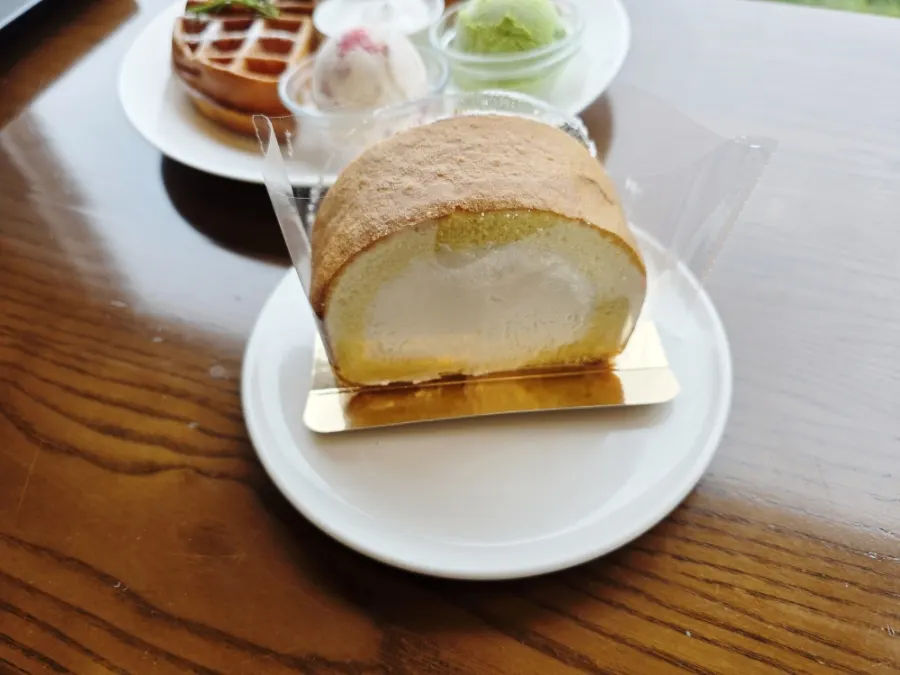 Strawberry and green tea ice cream