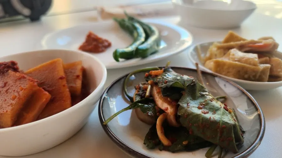 깍두기와 오이무침 등 태경옥 반찬