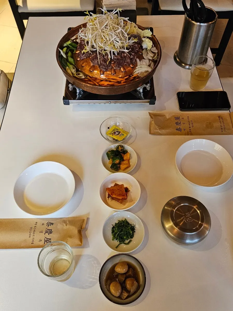 태경옥 밑반찬 접시들